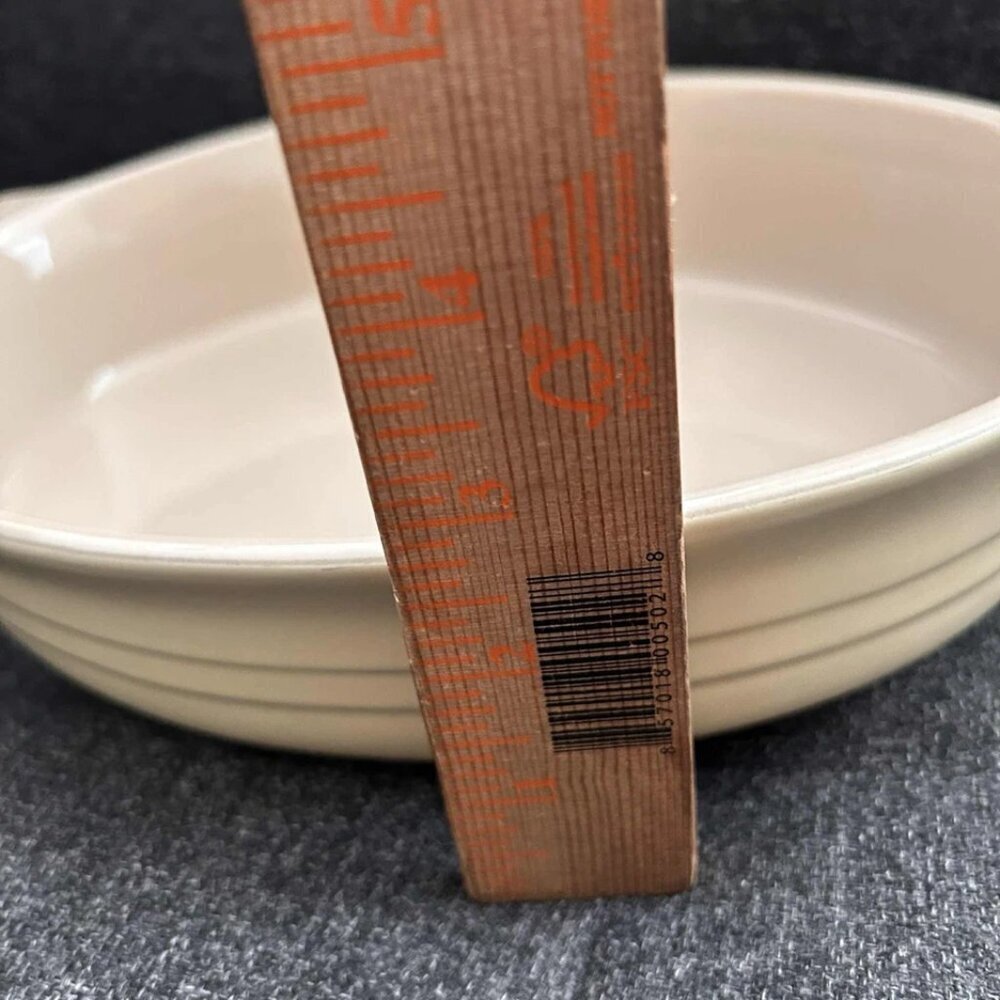 Le Creuset Stoneware Pink Oval Baking Dish 13" x 9" - Picture 5 of 8